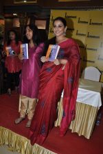 Vidya Balan unveils Unhooked book in Landmark, Mumbai on 5th Oct 2012 (32).JPG
